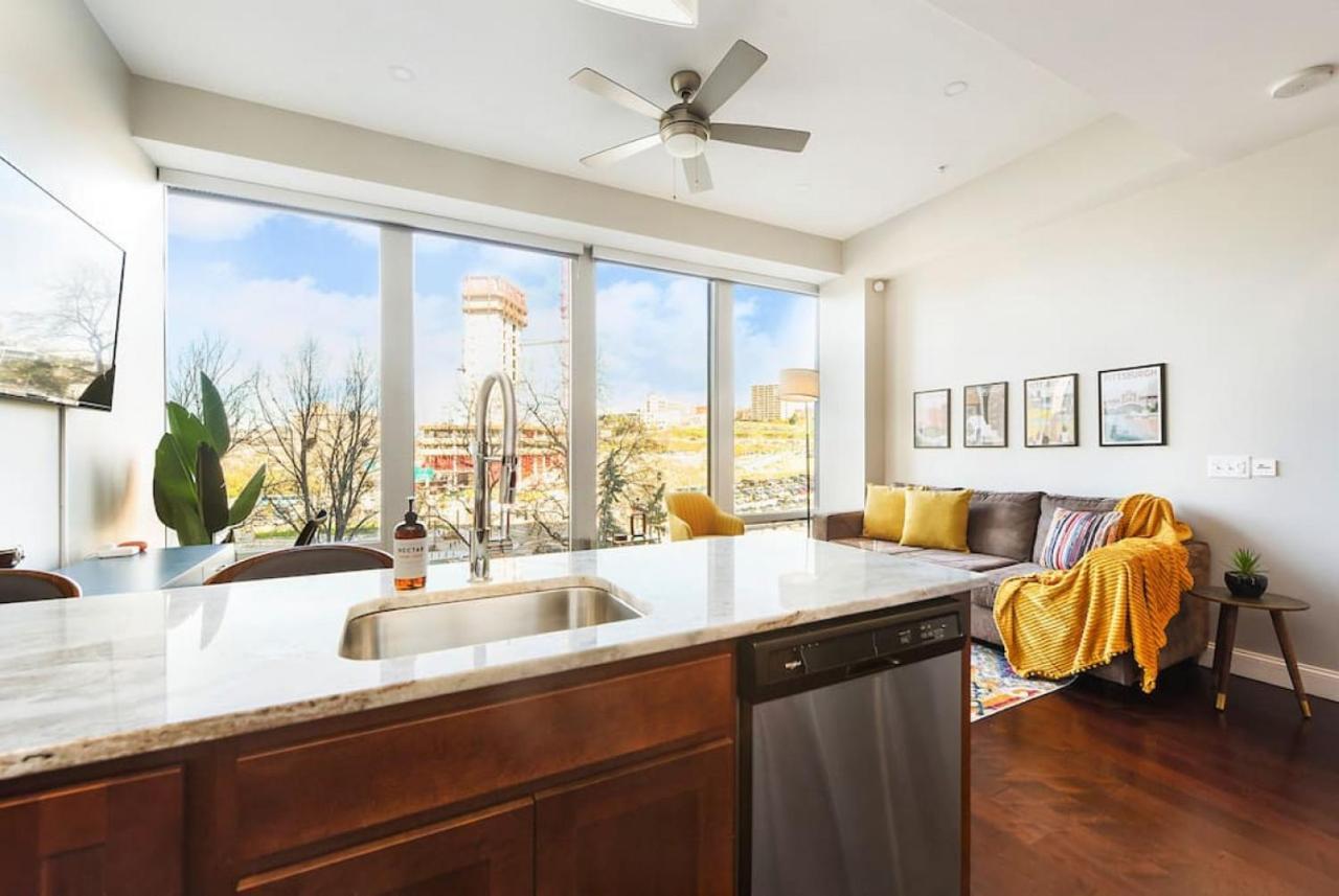 Hostwise Stays - The Washington At Chatham - Free Parking, Private Gym, Skyline Views! ピッツバーグ エクステリア 写真